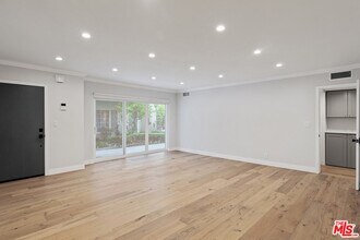153 S Palm Dr-Unit -3 in Beverly Hills, CA - Foto de edificio - Building Photo