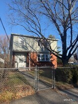 230 S Frontage Rd in West Haven, CT - Building Photo