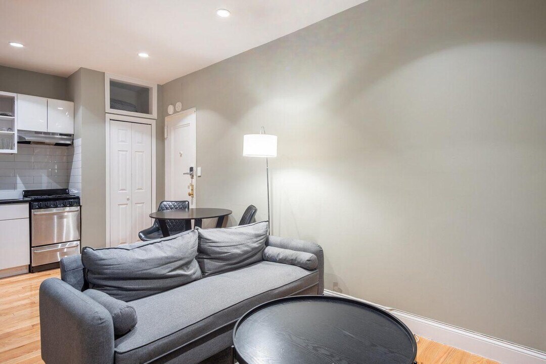 20 Avenue A in New York, NY - Building Photo