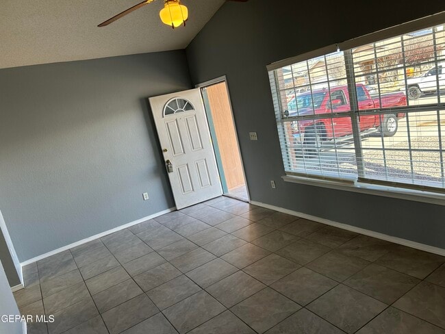 609 Desierto Bonito St in Horizon City, TX - Foto de edificio - Building Photo