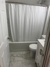 176 Bay Spring Ave in Barrington, RI - Building Photo - Building Photo