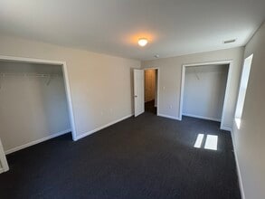 26 Park Ave in Port Jefferson Station, NY - Building Photo - Building Photo