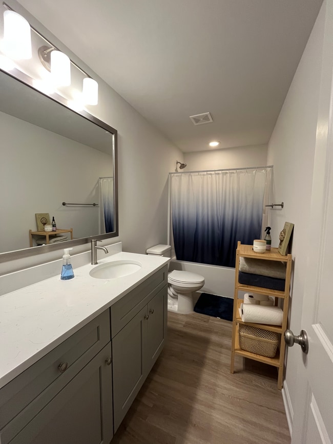 1512 Northcliff Dr, Unit Bedroom 2 in Charlotte, NC - Building Photo - Building Photo