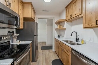 700 Liberty St in Pella, IA - Foto de edificio - Building Photo