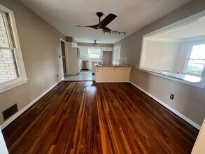 1451 Snapfinger Rd in Decatur, GA - Foto de edificio - Building Photo