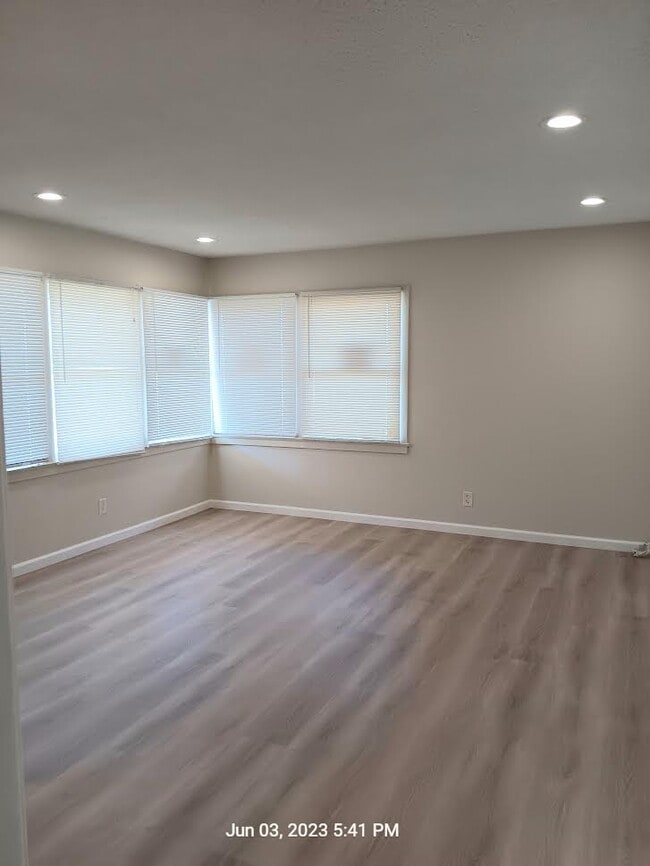 property at 405 S Richmond Rd