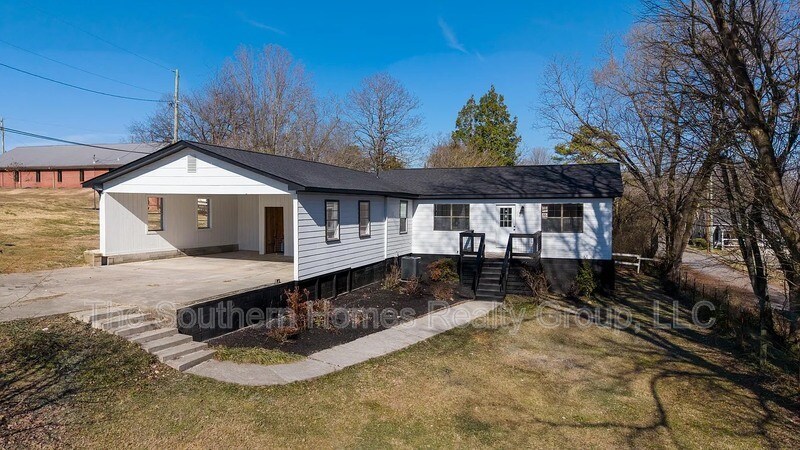 711 Walter St in Athens, TN - Building Photo