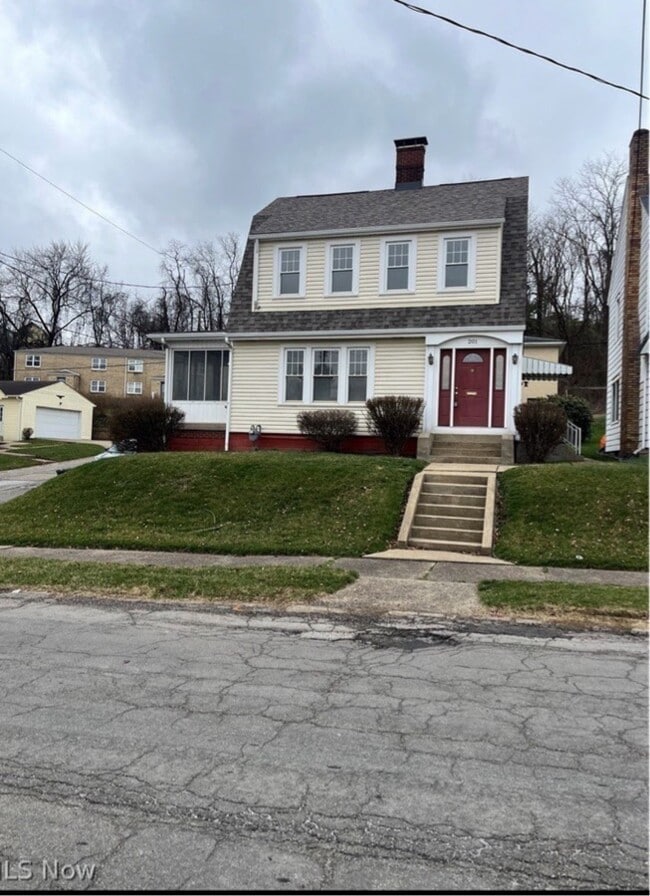 201 Hollywood Blvd in Steubenville, OH - Building Photo - Building Photo