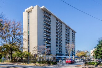 Quapaw Tower in Little Rock, AR - Foto de edificio - Building Photo