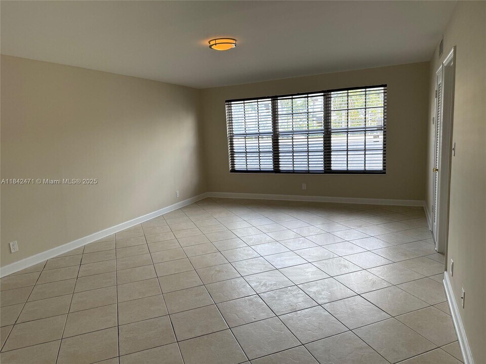 2420 SE 17th St in Fort Lauderdale, FL - Building Photo