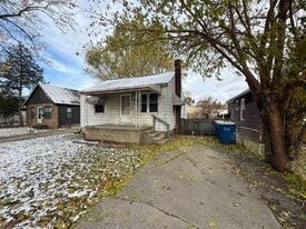 7251 Hudson Ave in Warren, MI - Building Photo