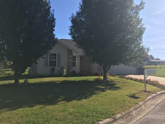 124 Carter Ct in Clever, MO - Building Photo - Building Photo