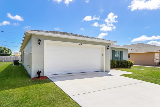 149 NW Curry St in Port St. Lucie, FL - Building Photo - Building Photo