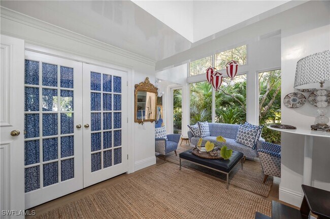 295 6th St N in Naples, FL - Building Photo - Building Photo