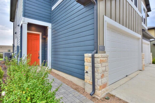 1015 Vista View Dr in Georgetown, TX - Building Photo - Building Photo