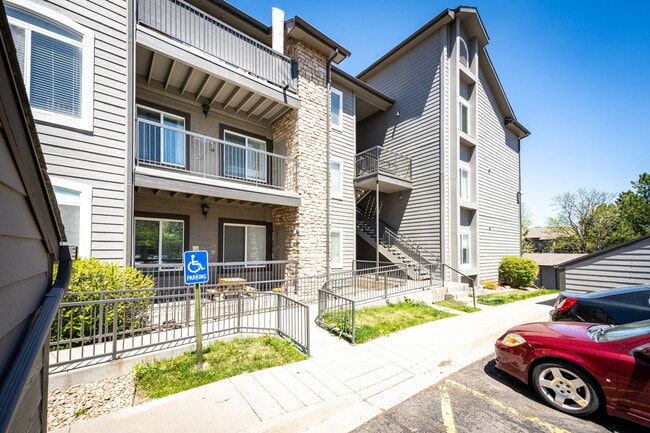 2575 S Syracuse Way in Denver, CO - Building Photo - Building Photo