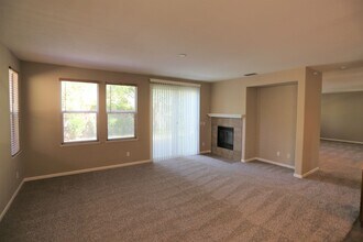 198 Tissot Dr in Patterson, CA - Building Photo - Building Photo