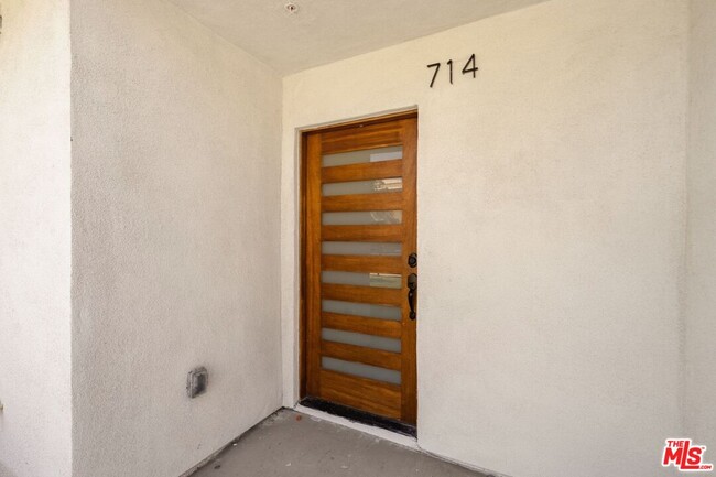 714 W 41st Pl in Los Angeles, CA - Building Photo - Building Photo