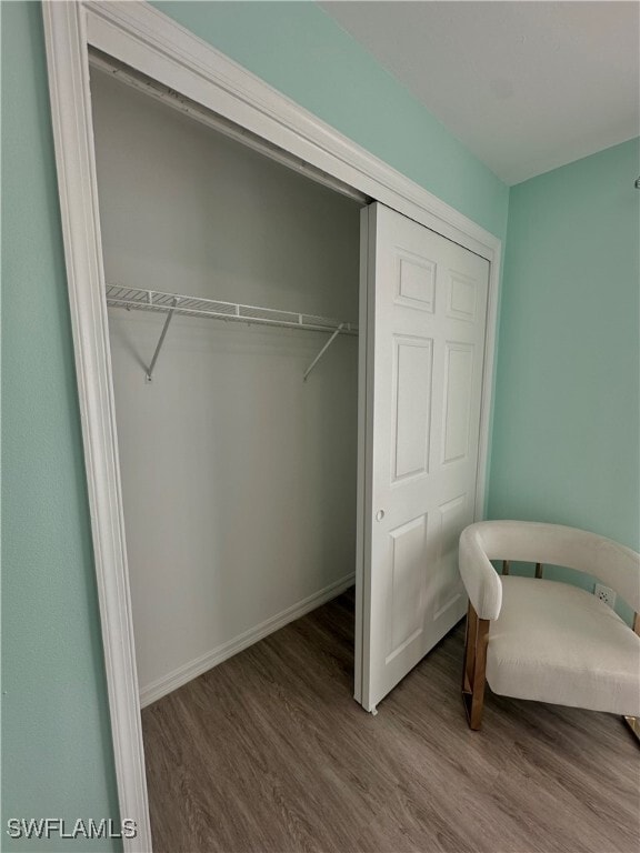 property at 9828 Luna Cir