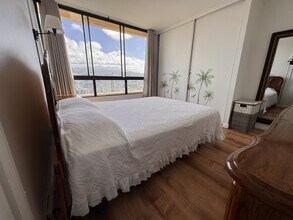 2121 Ala Wai Blvd in Honolulu, HI - Building Photo - Building Photo