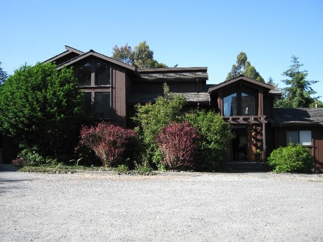 property at 3122 St Louis Rd