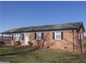 249 Sherry Dr in Mount Airy, NC - Building Photo