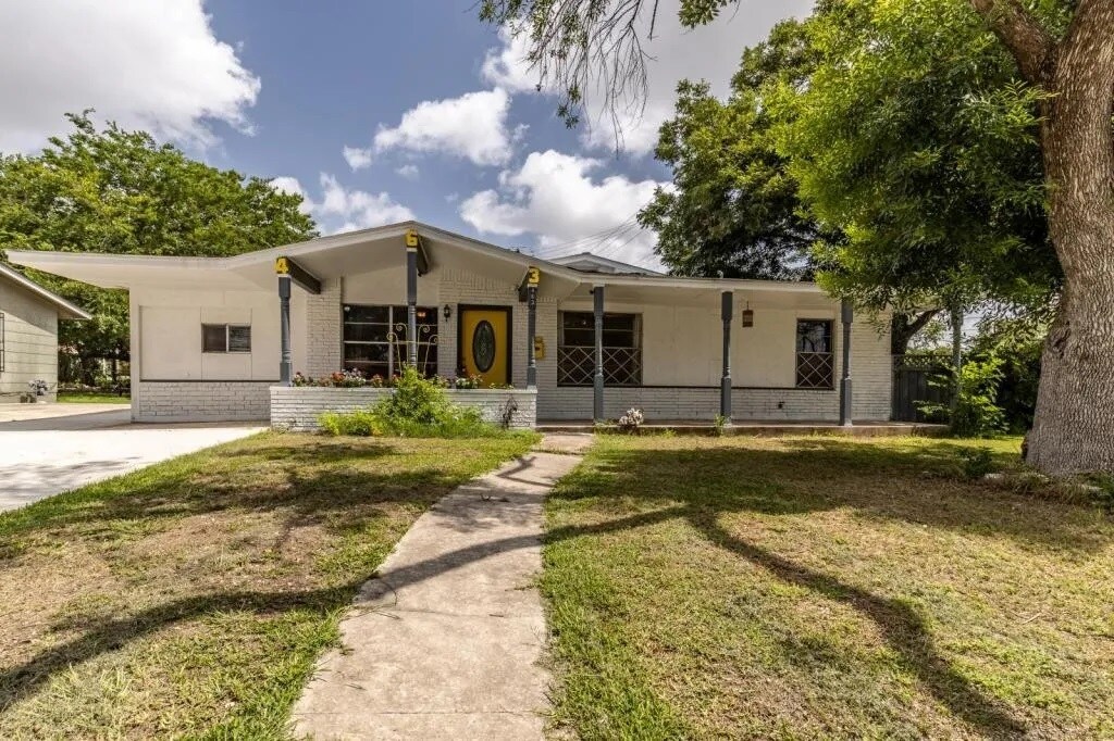 463 Sprucewood Ln in San Antonio, TX - Foto de edificio