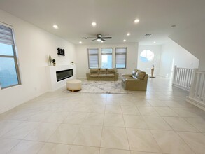 7773 Misty Oaks Ave in Las Vegas, NV - Building Photo - Building Photo