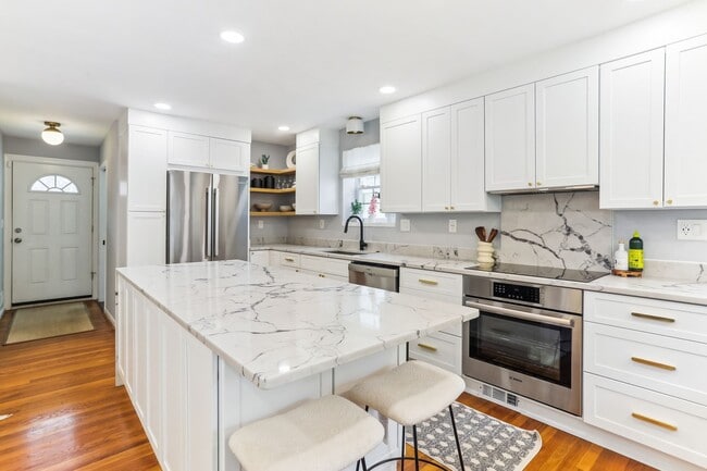 5722 Bradley Blvd in Bethesda, MD - Building Photo - Building Photo