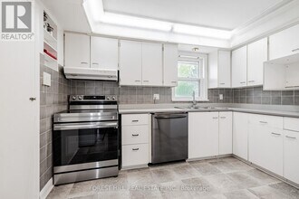 11 Greenbriar Rd in Toronto, ON - Building Photo - Building Photo