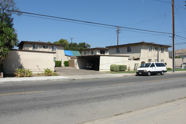 1174 E Ventura St in Santa Paula, CA - Building Photo - Building Photo