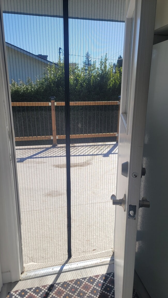 1840 Grandview Dr in Victoria, BC - Building Photo - Building Photo