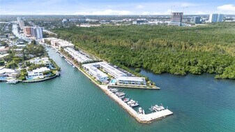 2700 NE 135th St in North Miami, FL - Building Photo