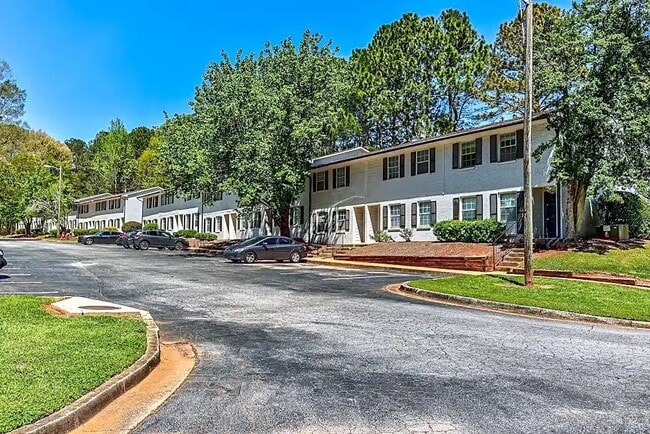 property at 3515 Creekview Pl