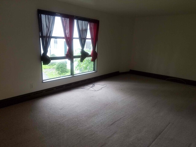 8403 Buffalo Ave in Niagara Falls, NY - Building Photo - Building Photo