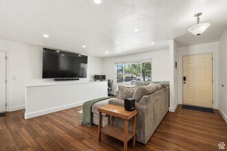 4287 Queens Ferry Dr in South Jordan, UT - Building Photo - Building Photo