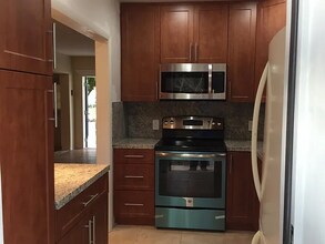 500 Mendoza Ave in Miami, FL - Building Photo - Building Photo