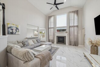 11306 Avon Pl in Houston, TX - Building Photo - Building Photo