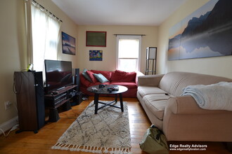 102 Dustin St, Unit 1 in Boston, MA - Foto de edificio - Building Photo