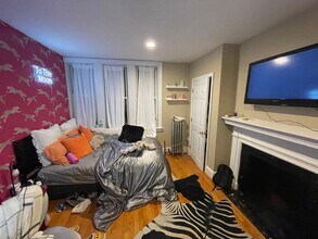 76 Egmont St, Unit 5 in Brookline, MA - Foto de edificio - Building Photo