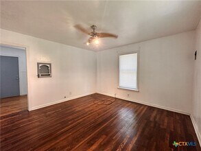 307 Orchard St in San Marcos, TX - Building Photo - Building Photo