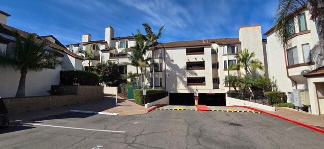 376 Center St, Unit #317 in Chula Vista, CA - Building Photo - Building Photo