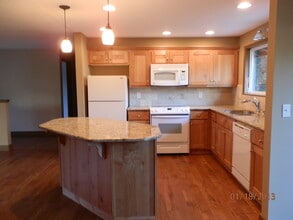 1585 SW 89th Ave in Portland, OR - Building Photo - Building Photo