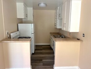 2115 Placentia Ave in Costa Mesa, CA - Foto de edificio - Building Photo