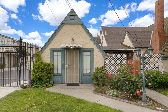 The Bee Apartments in Turlock, CA - Foto de edificio - Building Photo