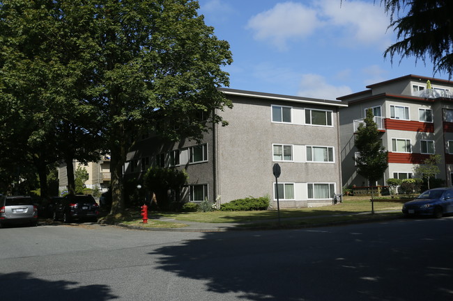 Tiffany Court in Vancouver, BC - Building Photo - Building Photo