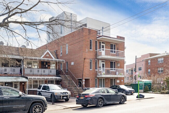 197 Bay 47th St in Brooklyn, NY - Building Photo - Building Photo