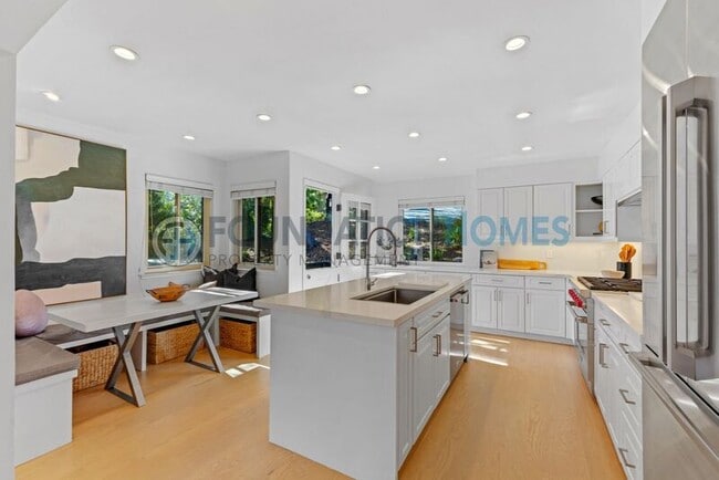 5002 Paradise Dr in Tiburon, CA - Building Photo - Building Photo