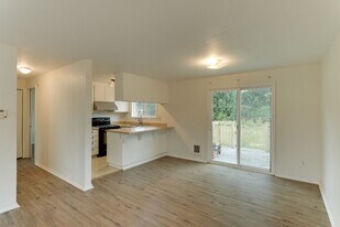 12810 65th Ave S in Seattle, WA - Building Photo