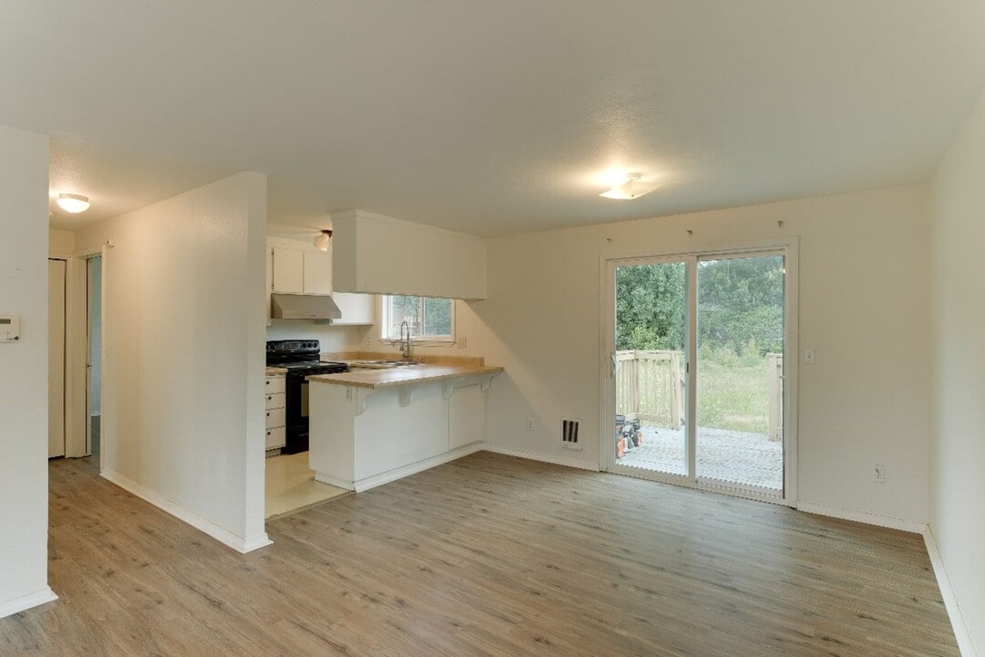 12810 65th Ave S in Seattle, WA - Building Photo